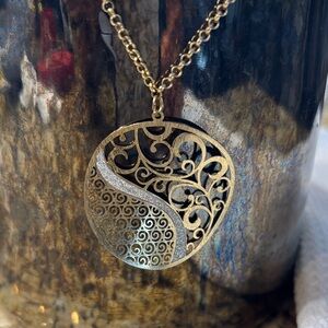 Elegant Gold Swirl Pendant Necklace